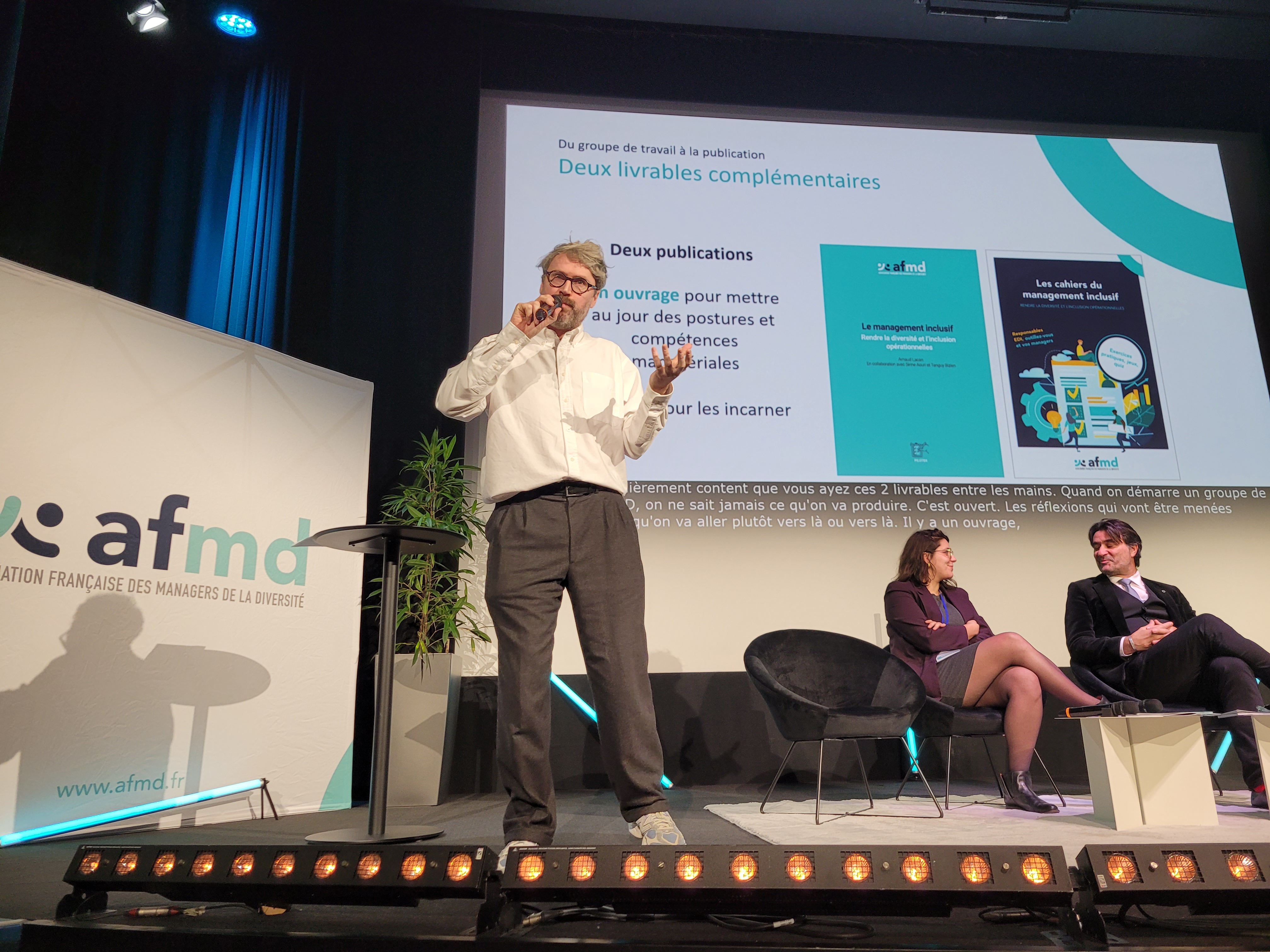 Intervention de Tanguy Bizien, avec deux autres intervenants sur scène