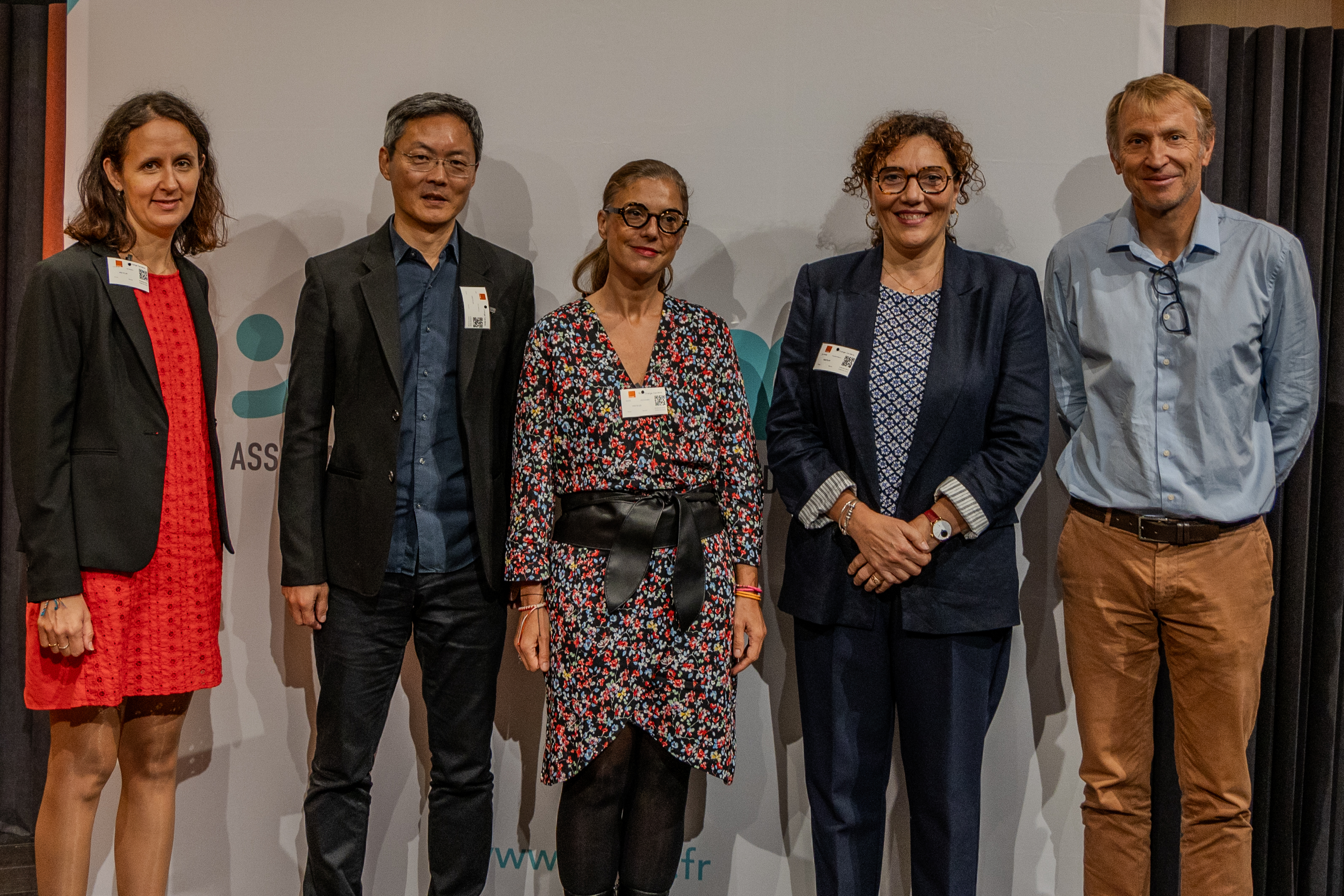 Photo de groupe des 5 intervenants de la journée, trois femmes et deux hommes